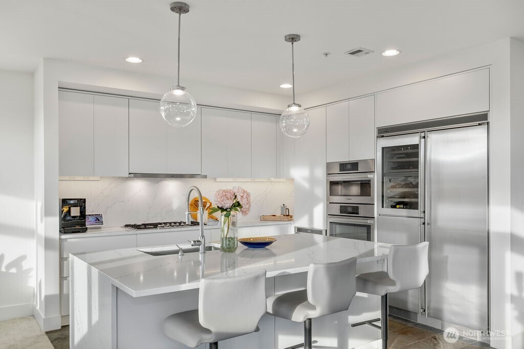 1760 N Northlake Way #521, Seattle, WA 98103