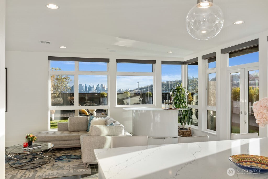 1760 N Northlake Way #521, Seattle, WA 98103