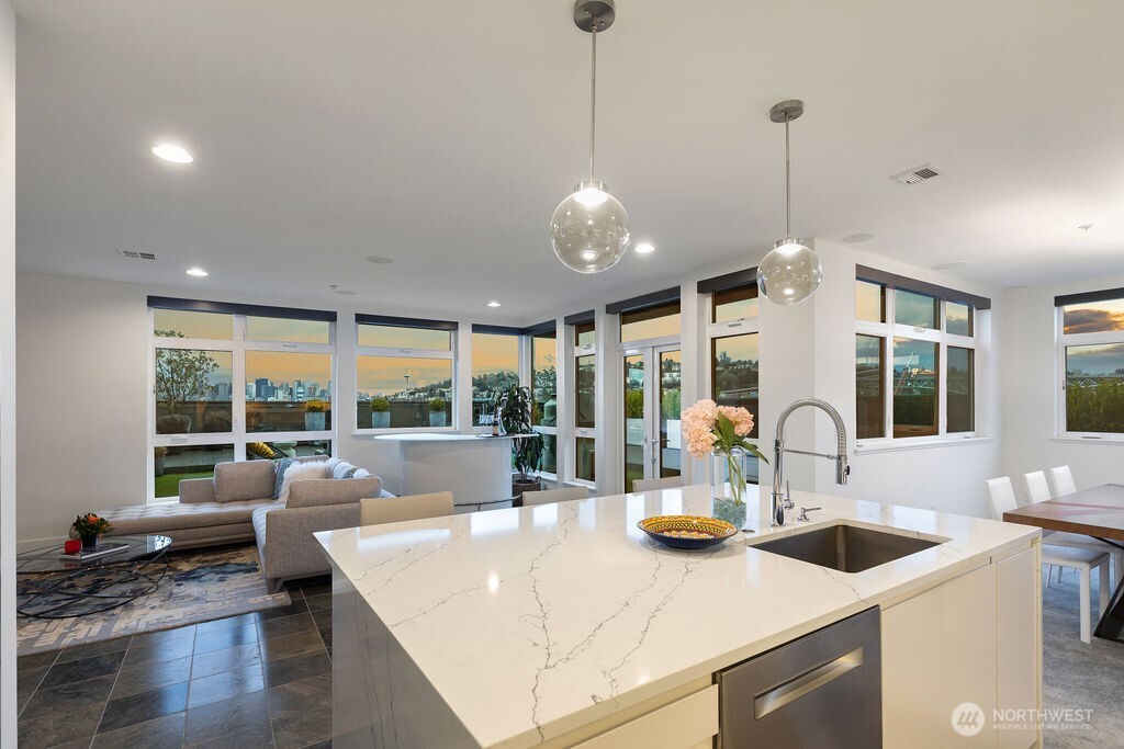 1760 N Northlake Way #521, Seattle, WA 98103