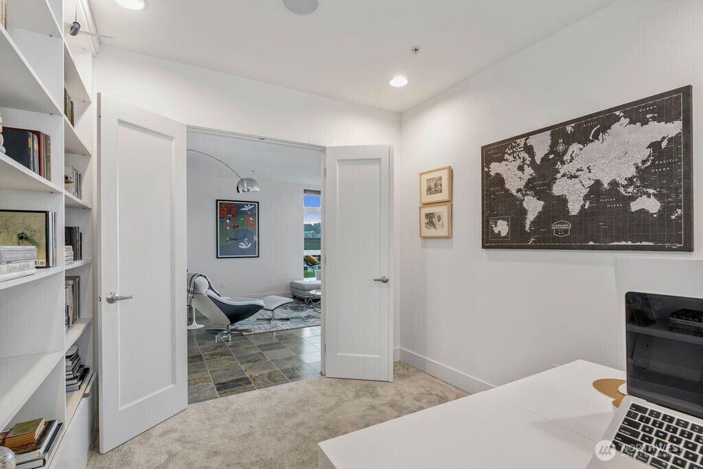 1760 N Northlake Way #521, Seattle, WA 98103