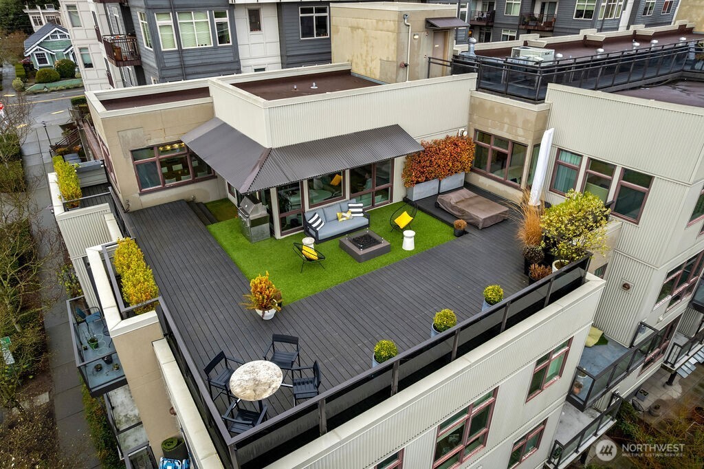 1760 N Northlake Way #521, Seattle, WA 98103