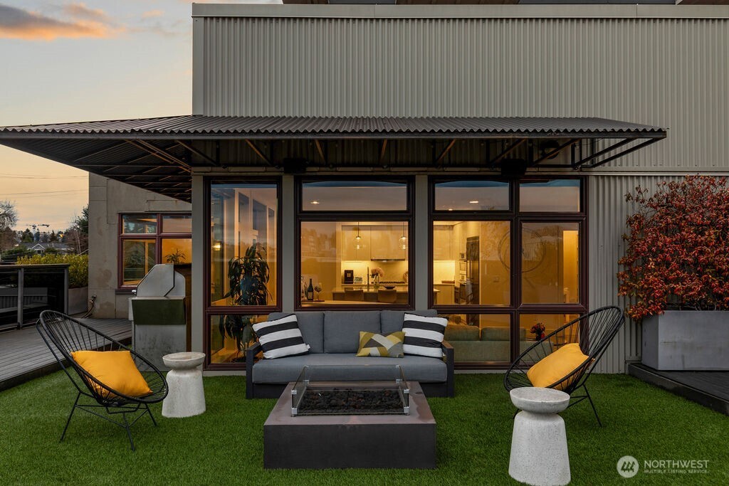 1760 N Northlake Way #521, Seattle, WA 98103