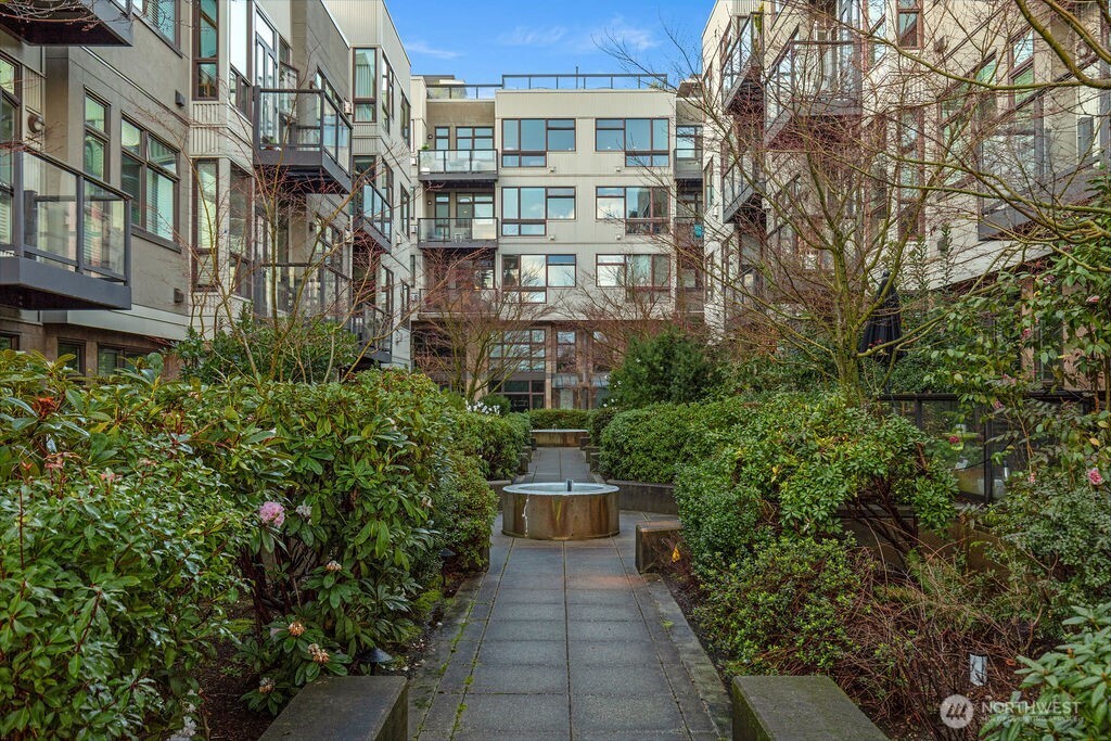 1760 N Northlake Way #521, Seattle, WA 98103