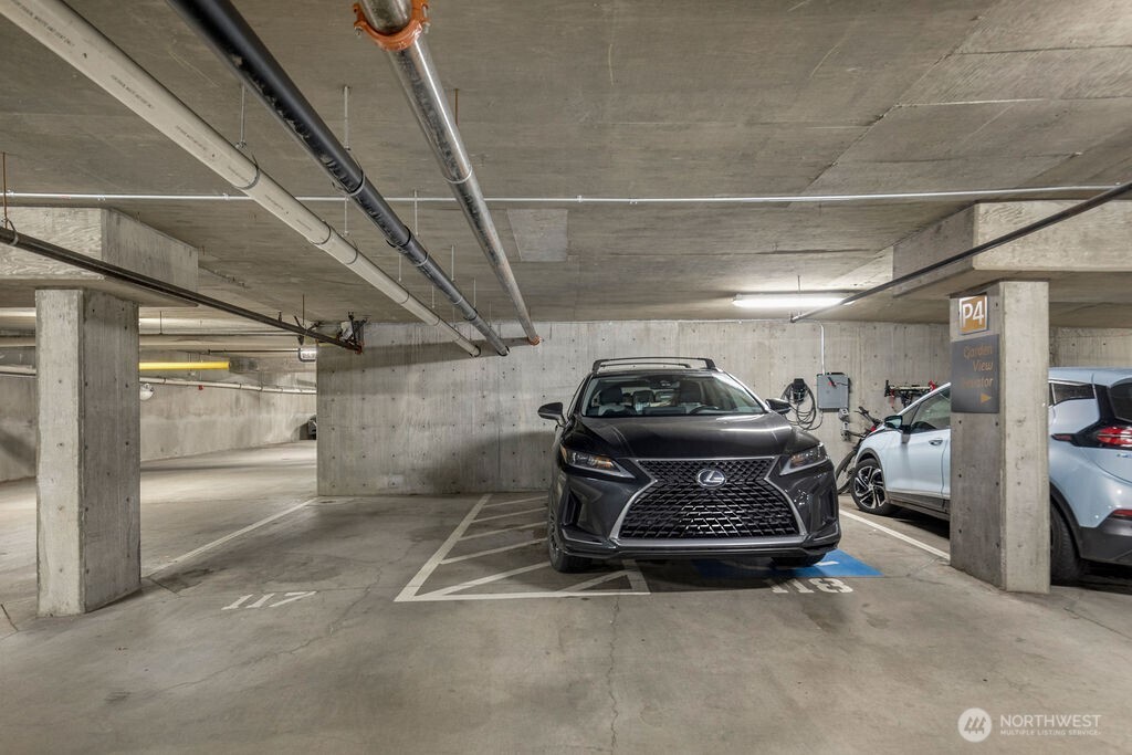 1760 N Northlake Way #521, Seattle, WA 98103