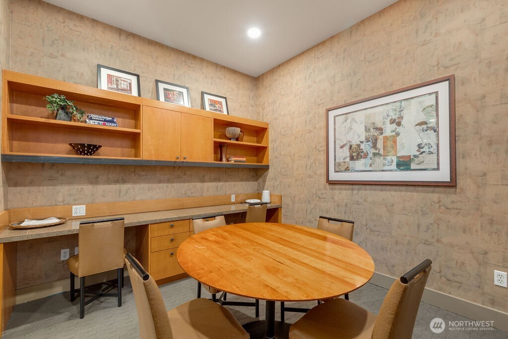 1760 N Northlake Way #521, Seattle, WA 98103