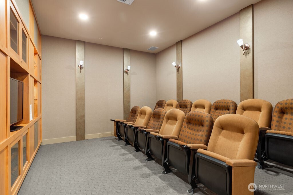 1760 N Northlake Way #521, Seattle, WA 98103