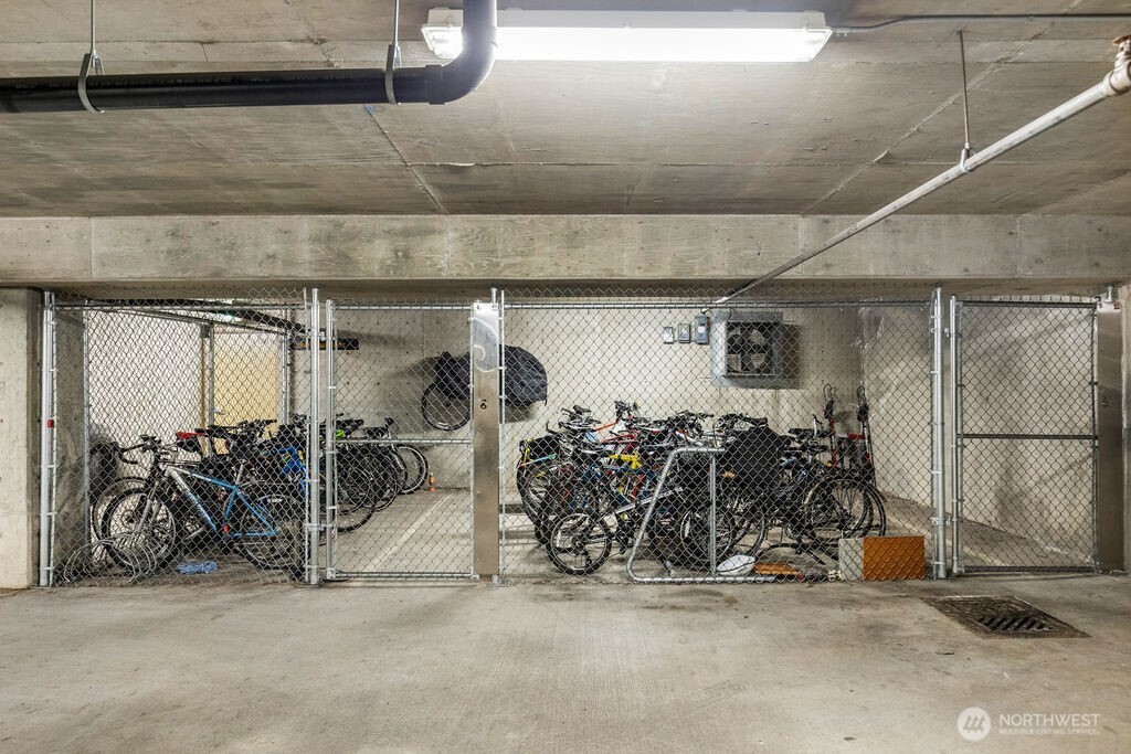 1760 N Northlake Way #521, Seattle, WA 98103