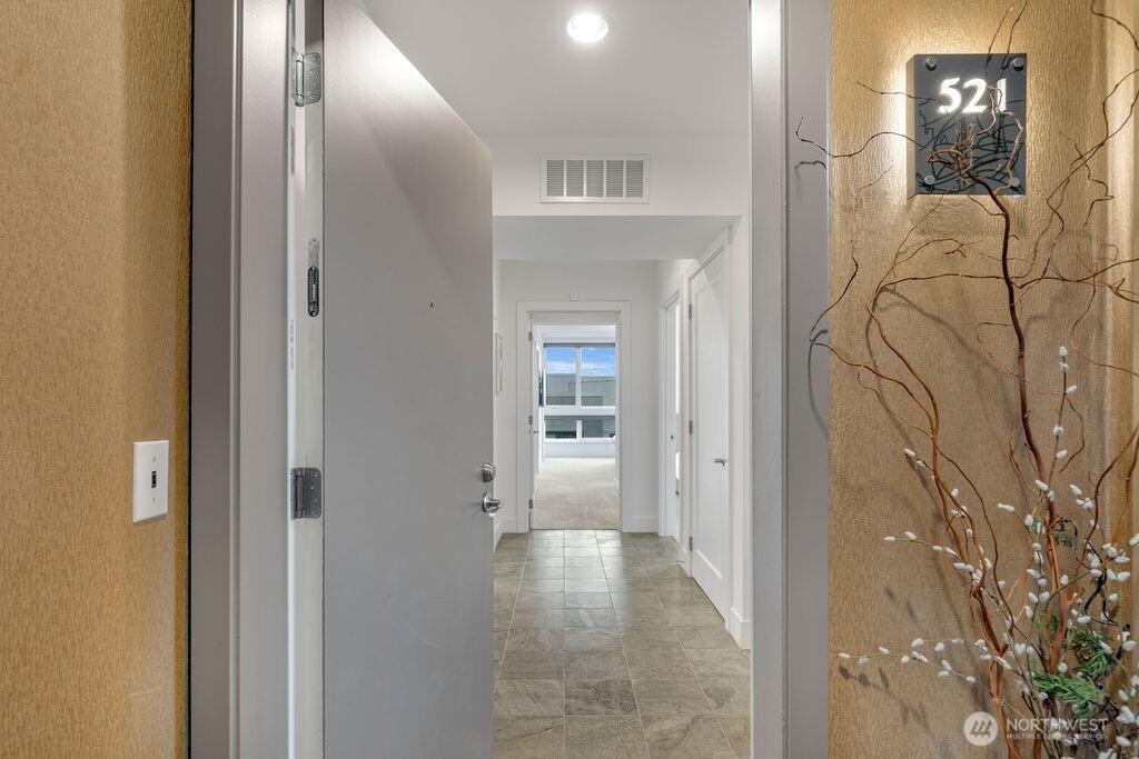 1760 N Northlake Way #521, Seattle, WA 98103