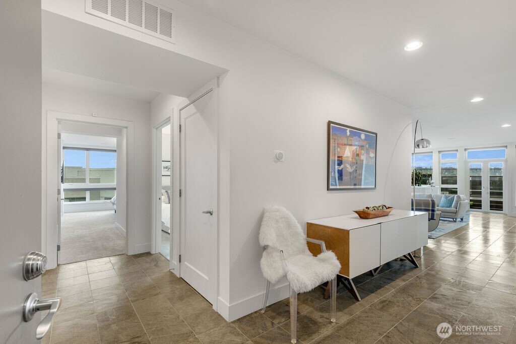 1760 N Northlake Way #521, Seattle, WA 98103