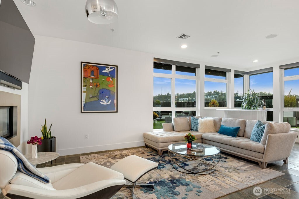 1760 N Northlake Way #521, Seattle, WA 98103