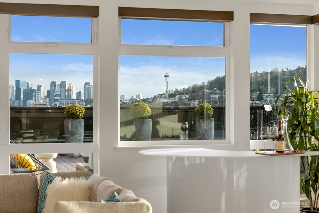 1760 N Northlake Way #521, Seattle, WA 98103