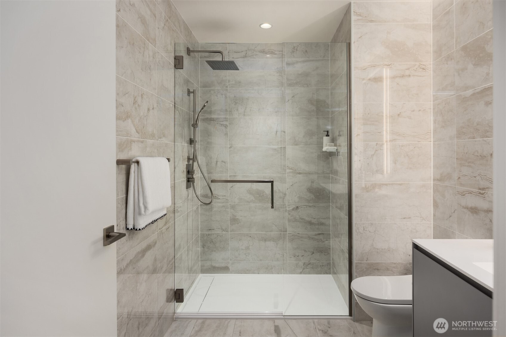 889 Avenue Square NE #311, Bellevue, WA 98004