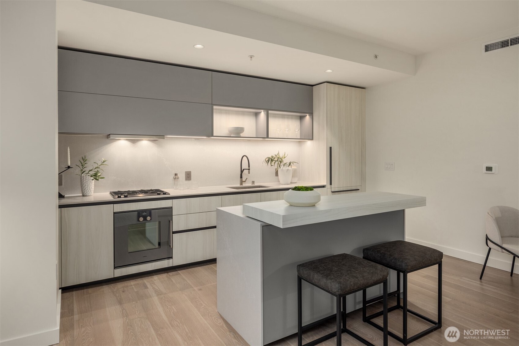 889 Avenue Square NE #311, Bellevue, WA 98004