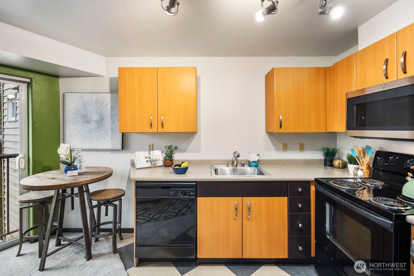 4020 Aurora Avenue N #204, Seattle, WA 98103-7880