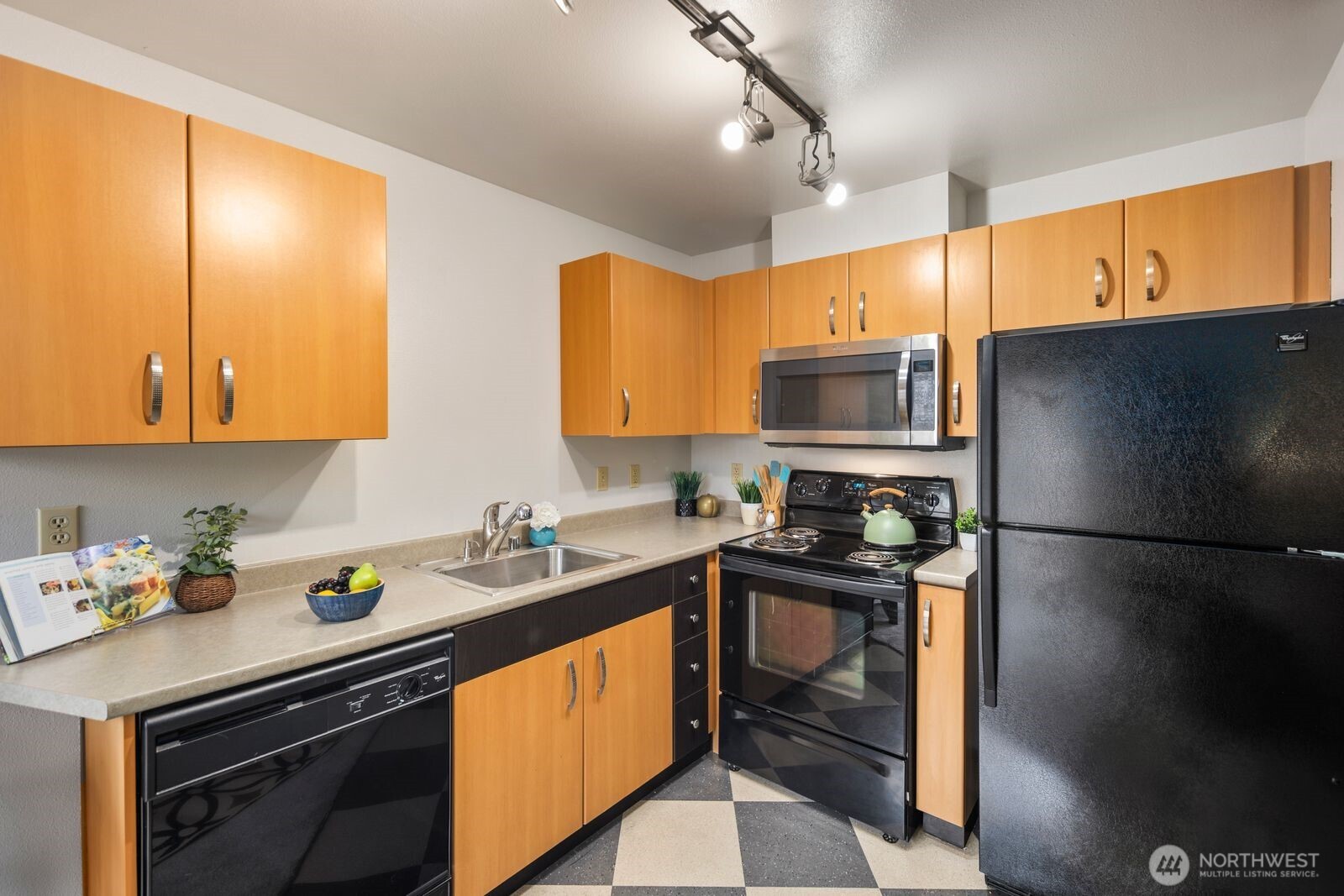 4020 Aurora Avenue N #204, Seattle, WA 98103-7880