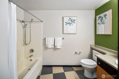 4020 Aurora Avenue N #204, Seattle, WA 98103-7880 - Photo 16