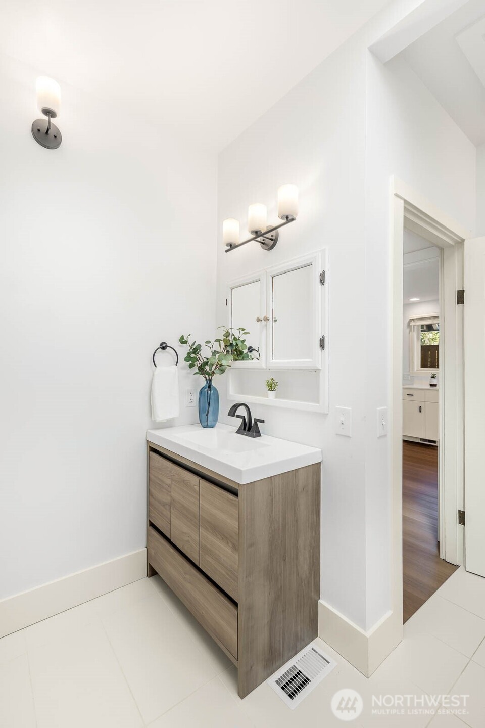 2423 3rd Avenue W, Seattle, WA 98119