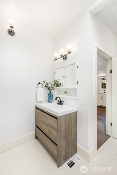 2423 3rd Avenue W, Seattle, WA 98119 - Photo 18