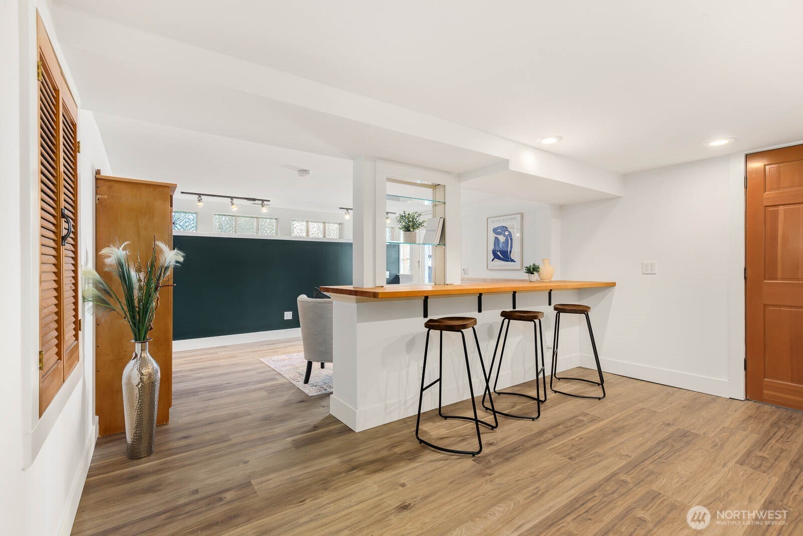 2423 3rd Avenue W, Seattle, WA 98119