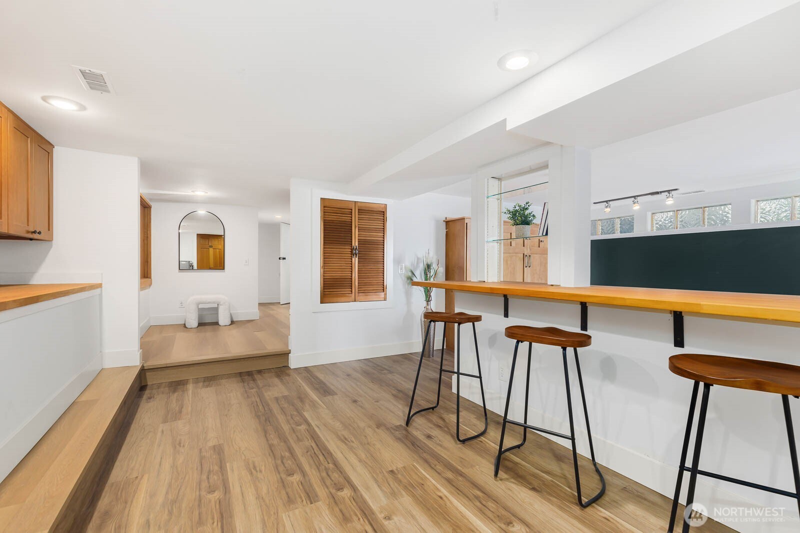 2423 3rd Avenue W, Seattle, WA 98119