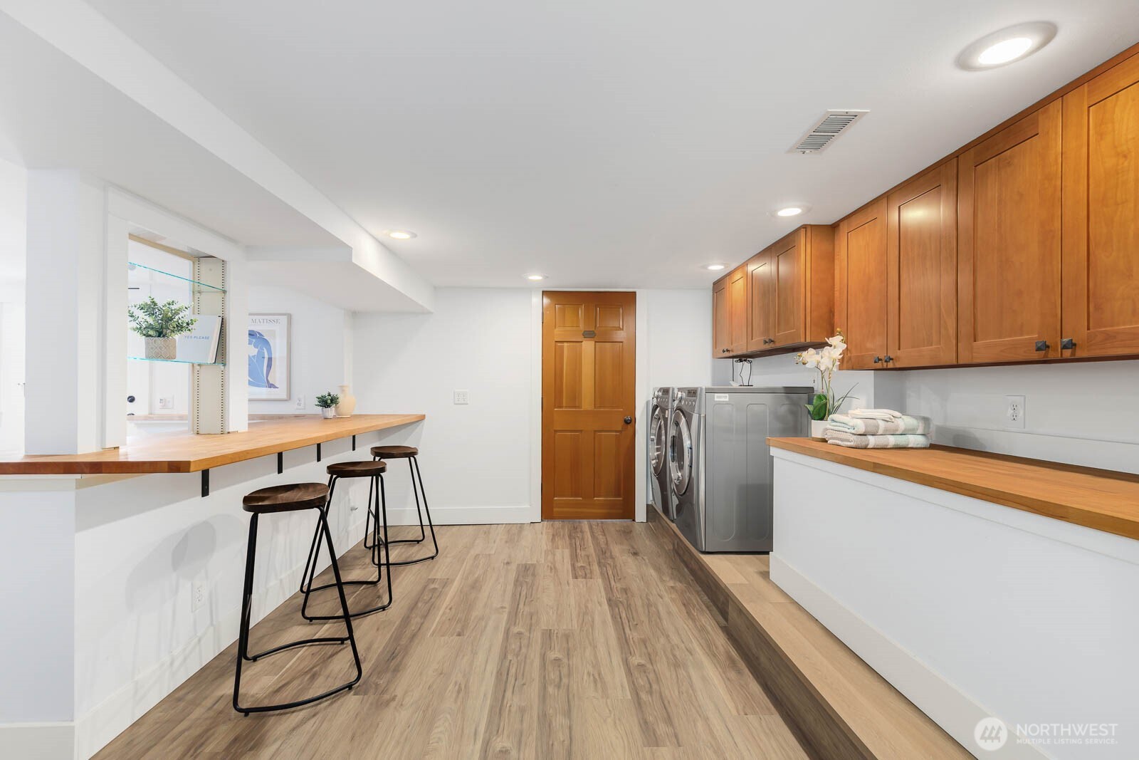 2423 3rd Avenue W, Seattle, WA 98119