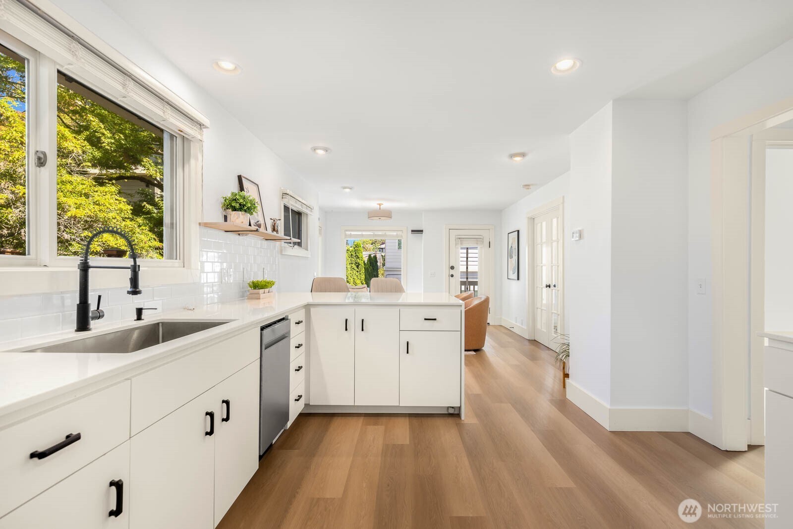 2423 3rd Avenue W, Seattle, WA 98119