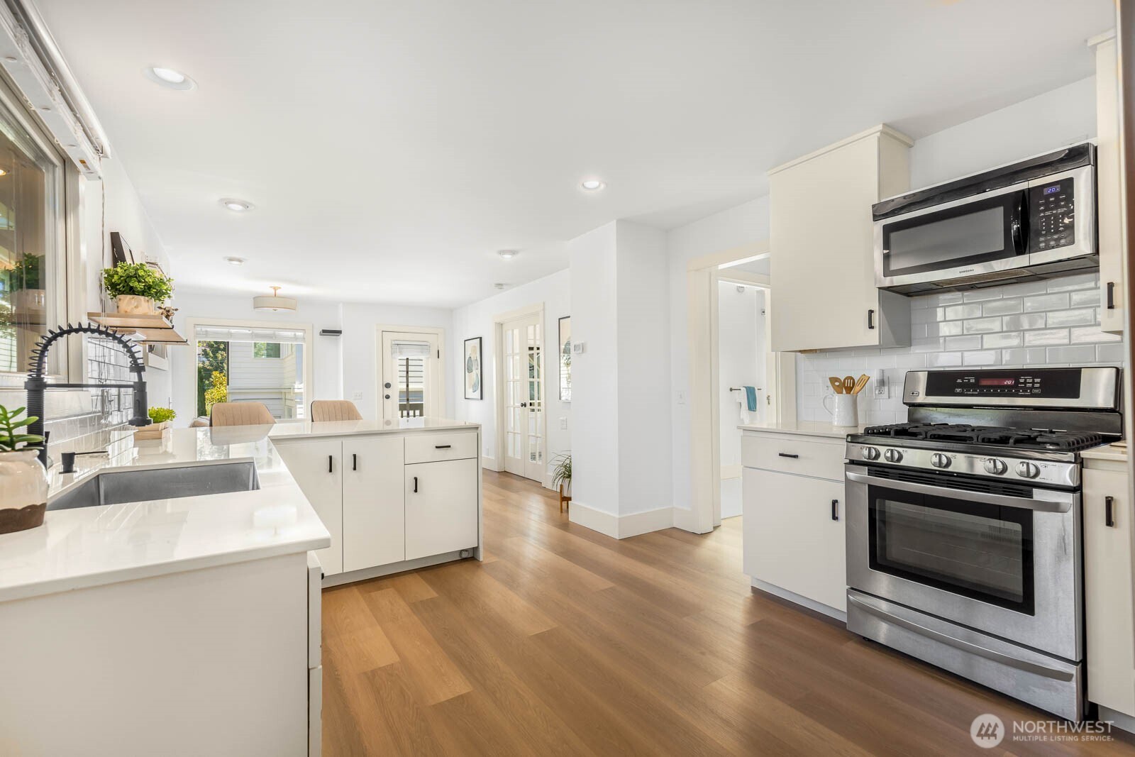 2423 3rd Avenue W, Seattle, WA 98119