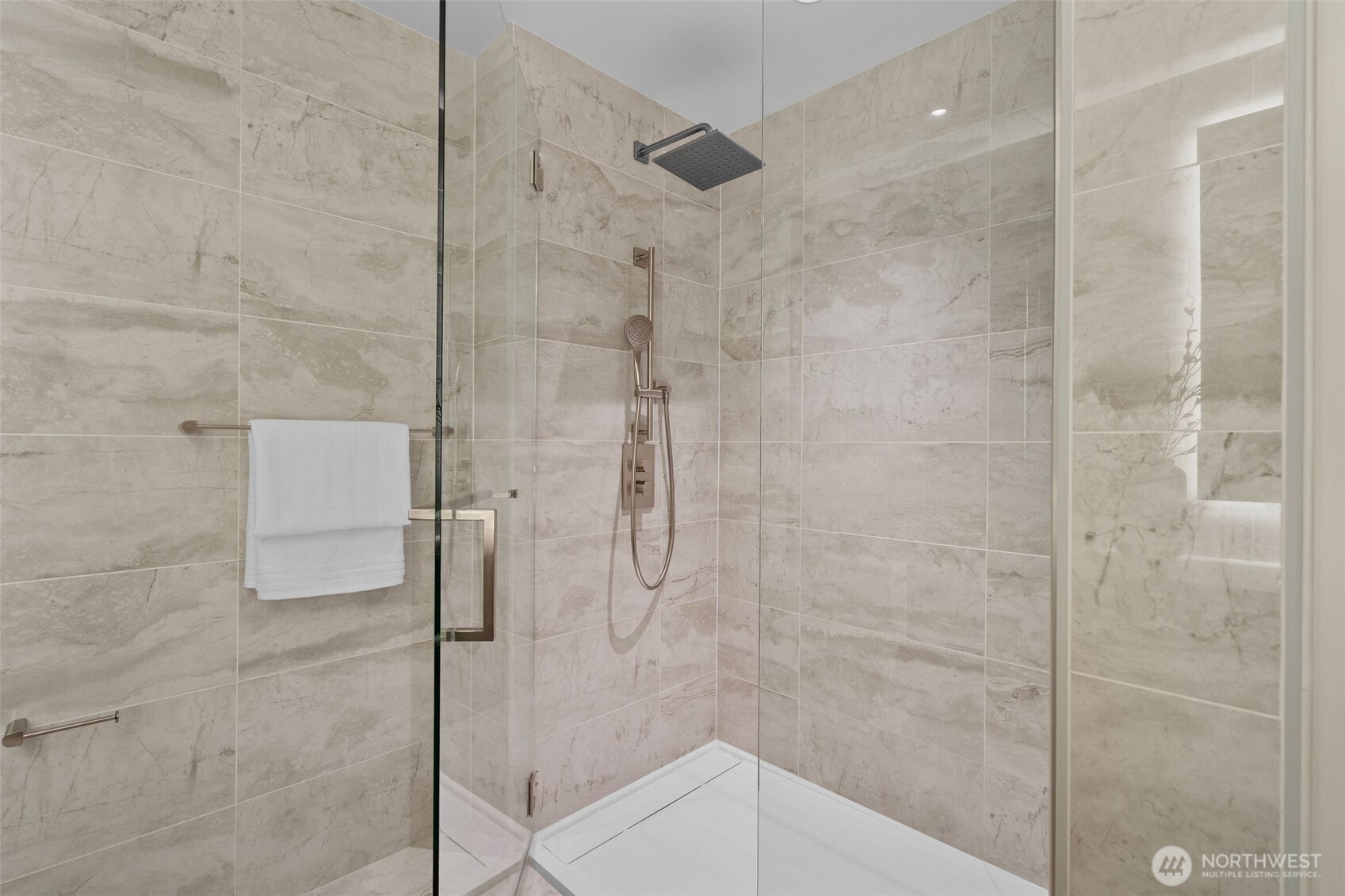 889 Avenue Square NE #607, Bellevue, WA 98004