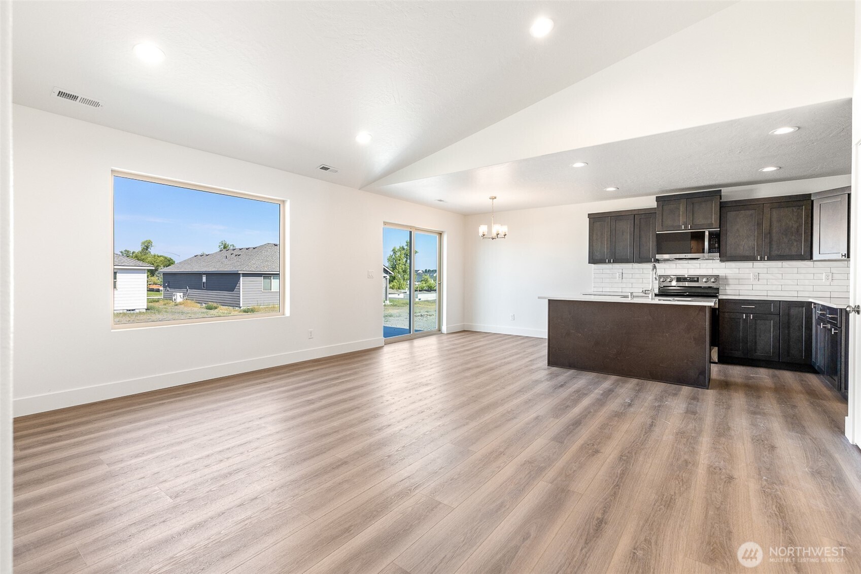 312 N Montana Street , Moses Lake, WA 98837