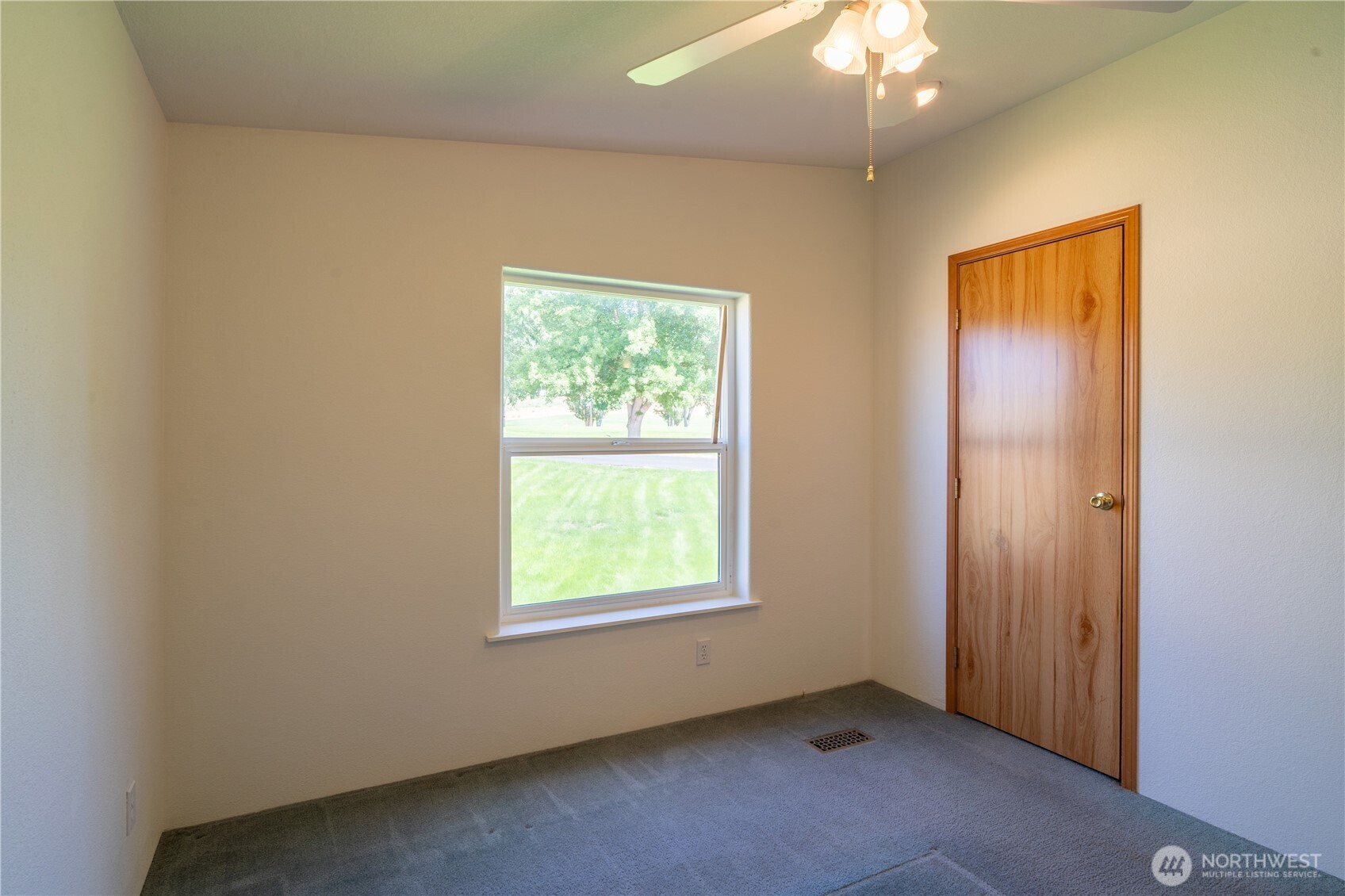 10624 Handicap Drive SE, Warden, WA 98857