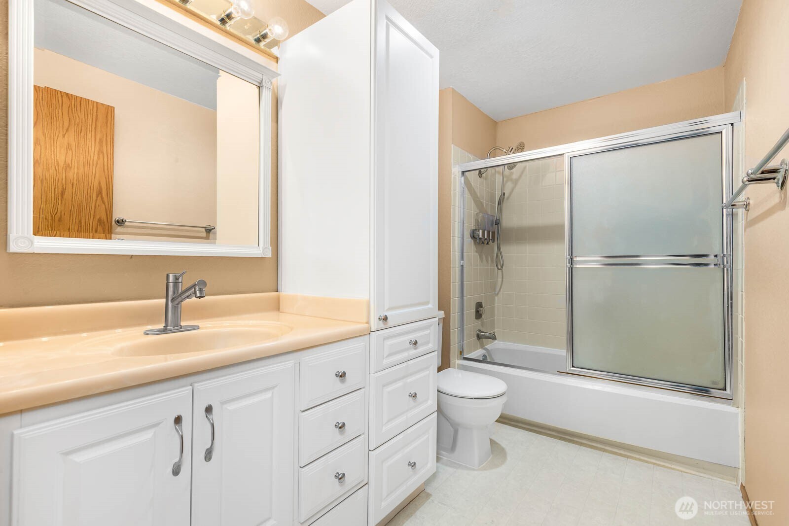 17425 119th Lane SE #D30, Renton, WA 98058