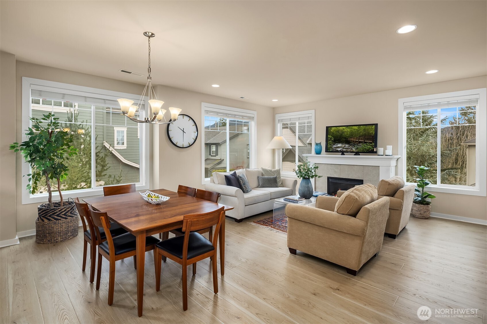 849 Third Avenue NE, Issaquah, WA 98029-5404