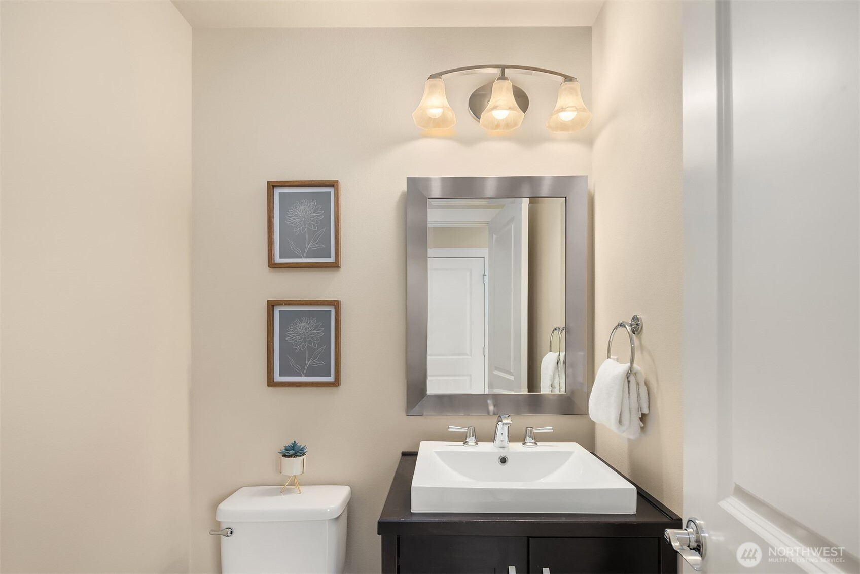 849 Third Avenue NE, Issaquah, WA 98029-5404