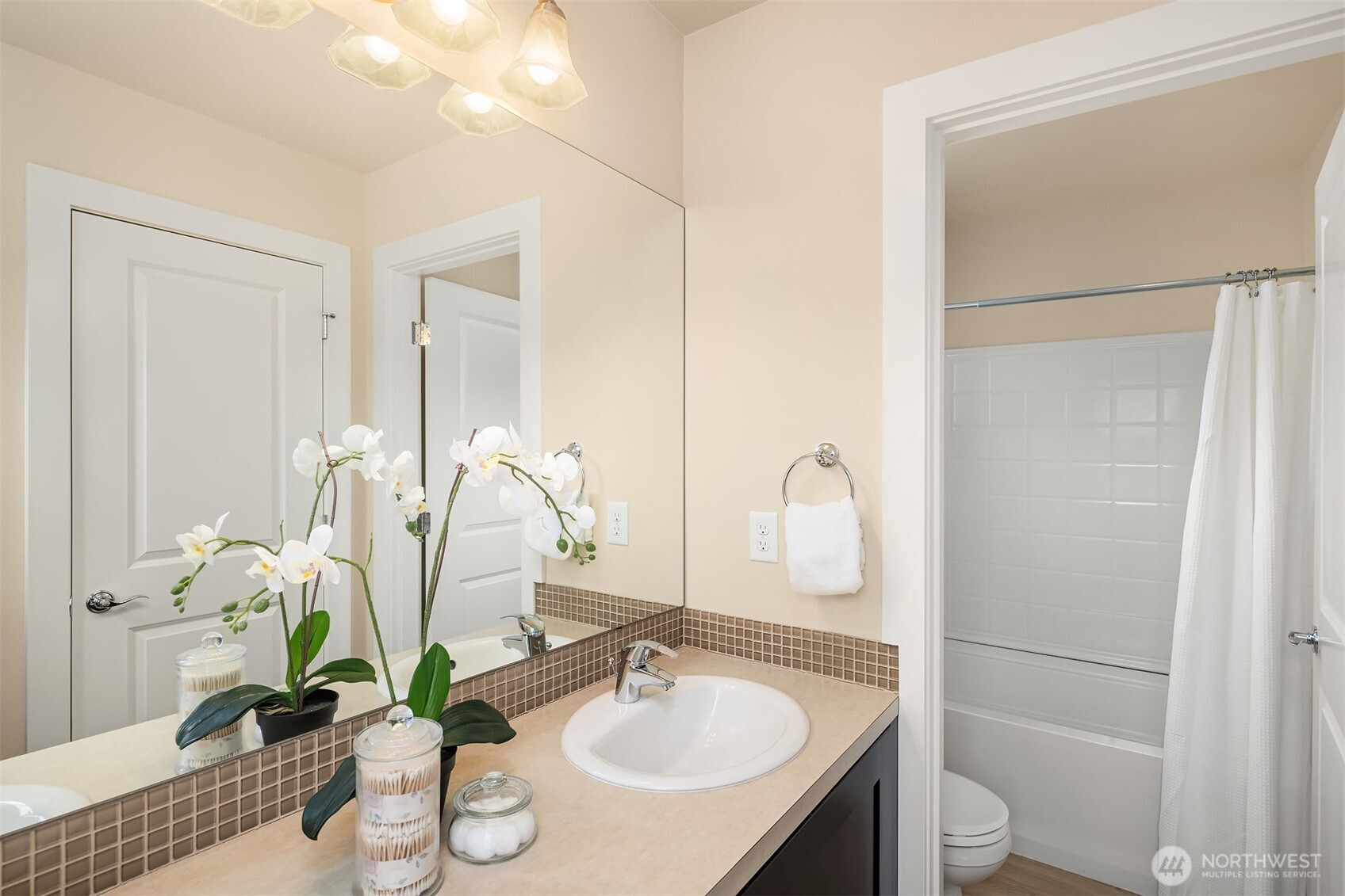 849 Third Avenue NE, Issaquah, WA 98029-5404