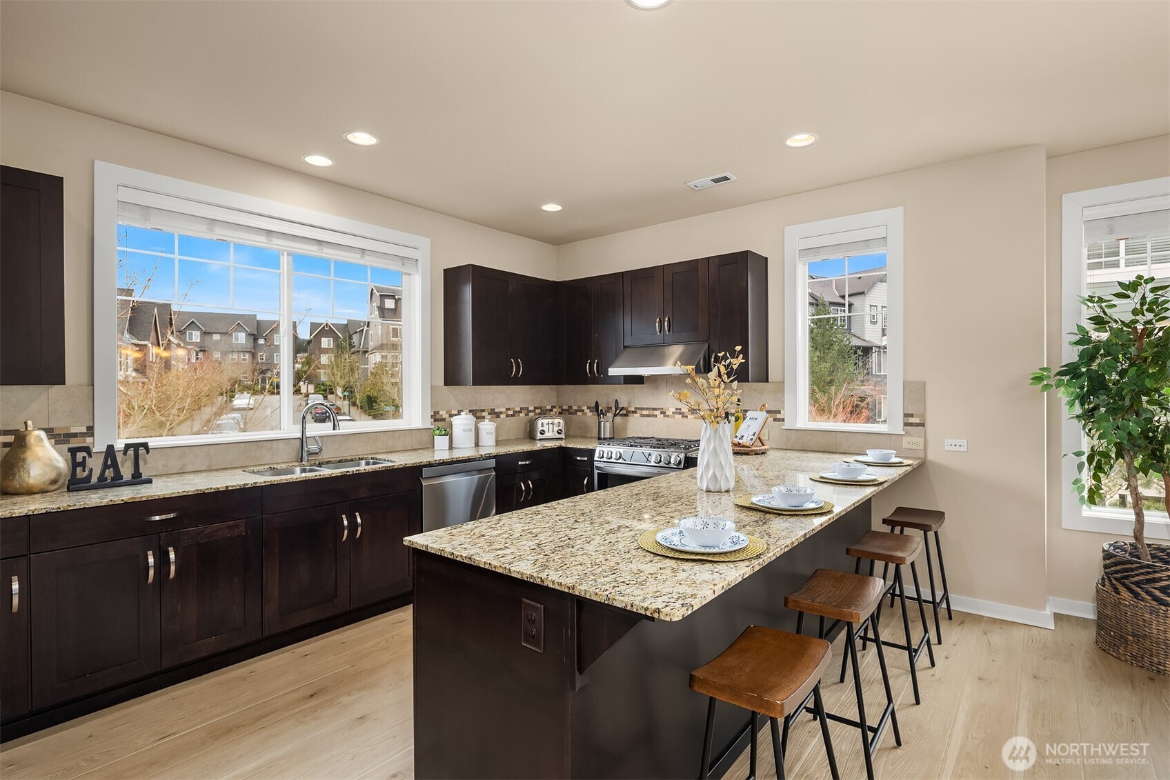 849 Third Avenue NE, Issaquah, WA 98029-5404