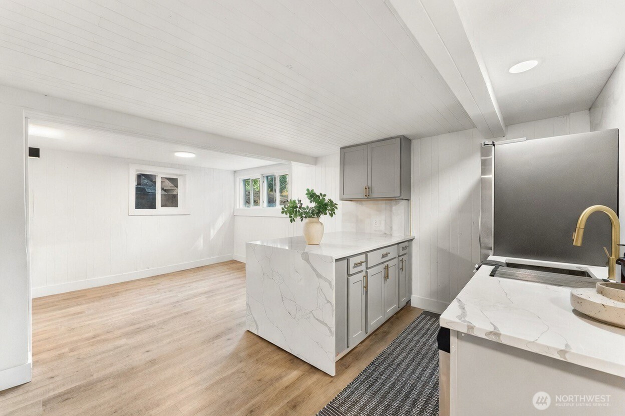 5154 S Creston Street , Seattle, WA 98178-2110