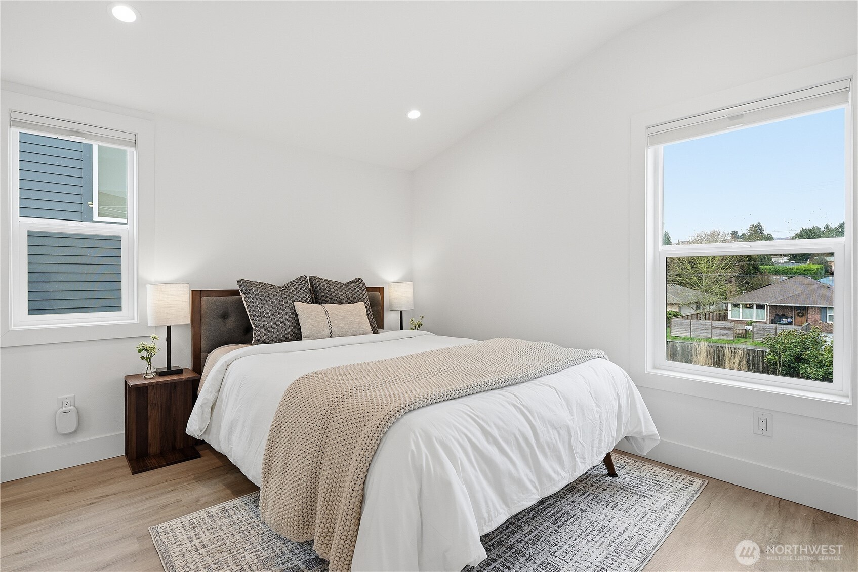 3112 W Raye Street , Seattle, WA 98199