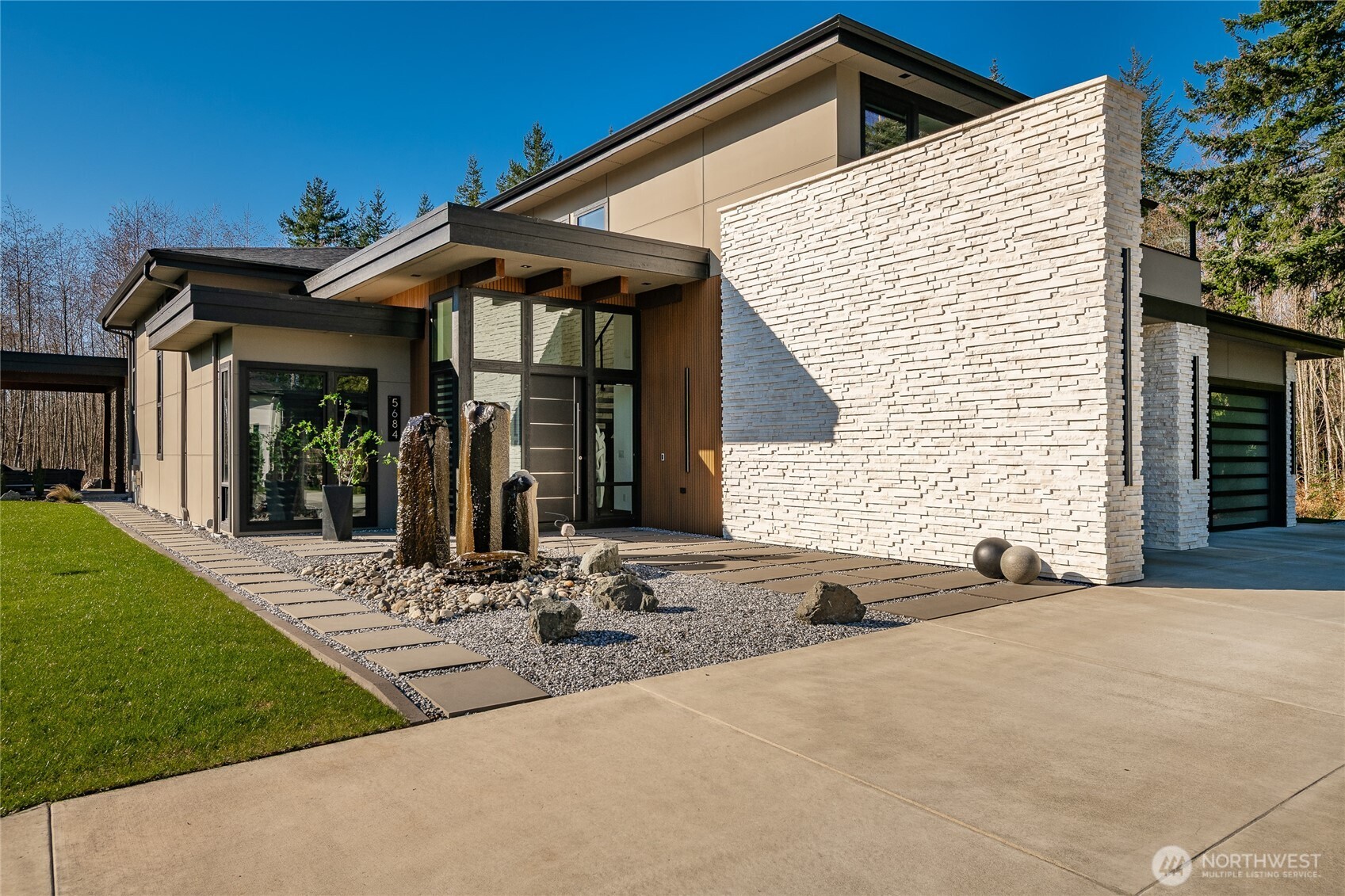 5684 Lux Lane , Blaine, WA 98230