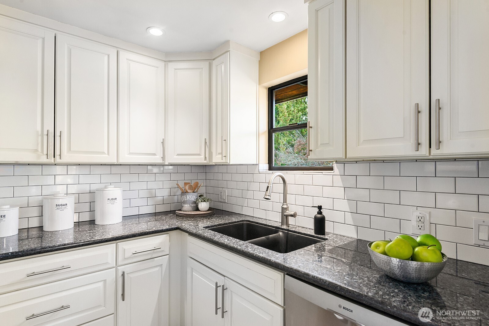 909 N 75th Street , Seattle, WA 98103