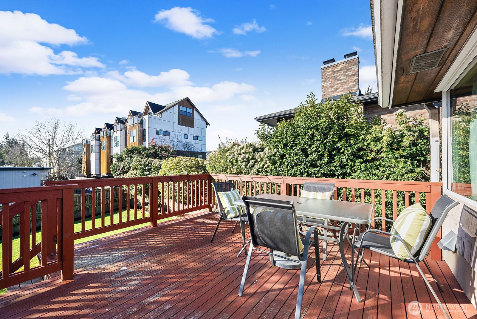 909 N 75th Street , Seattle, WA 98103