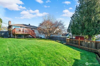 909 N 75th Street , Seattle, WA 98103 - Photo 15