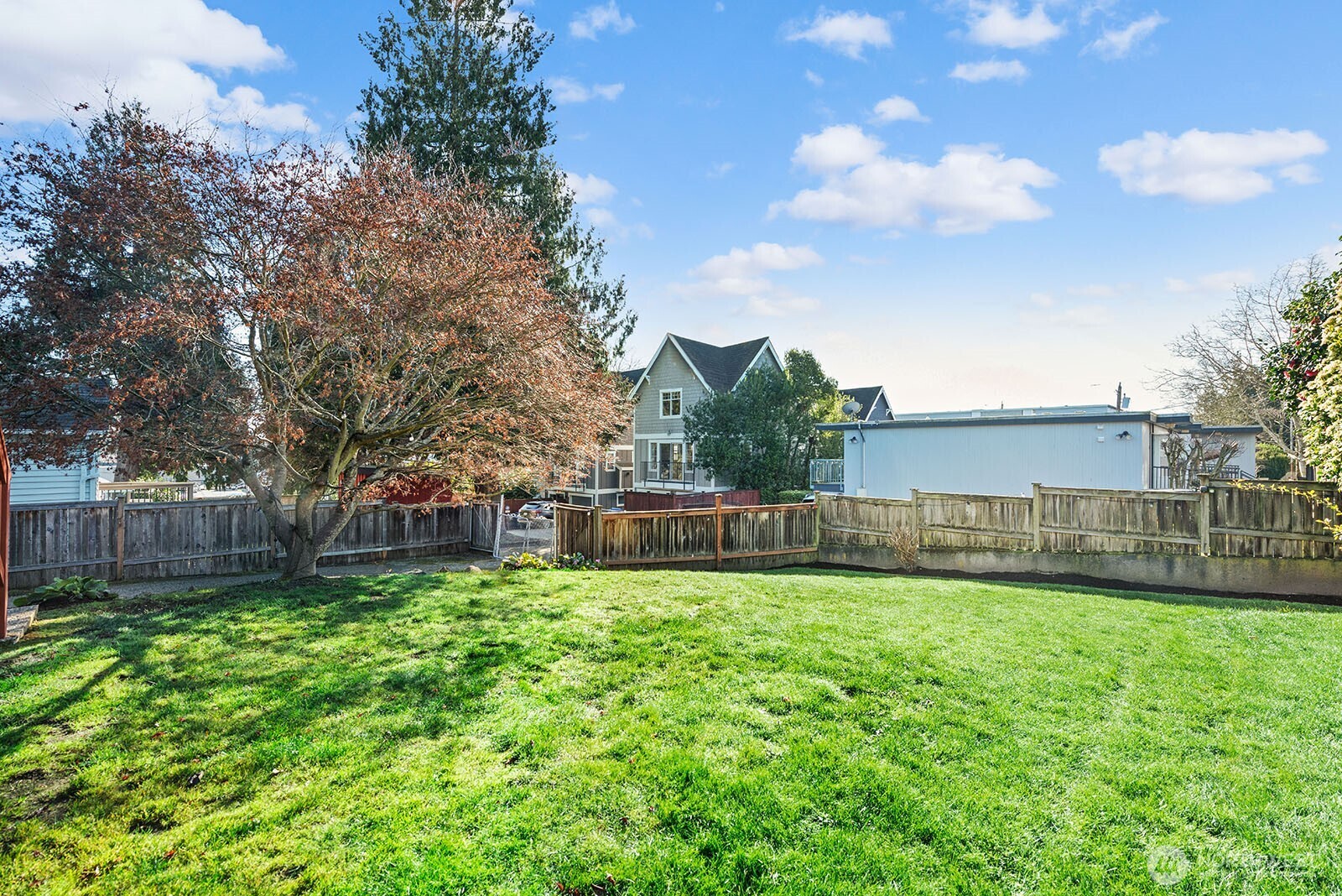 909 N 75th Street , Seattle, WA 98103