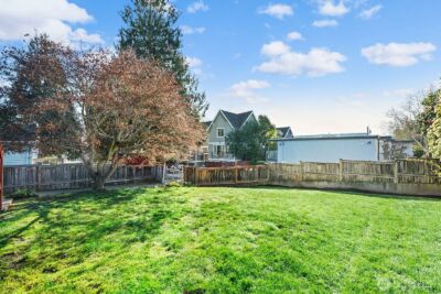 909 N 75th Street , Seattle, WA 98103 - Photo 16