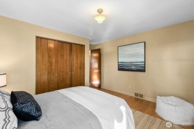 909 N 75th Street , Seattle, WA 98103 - Photo 18