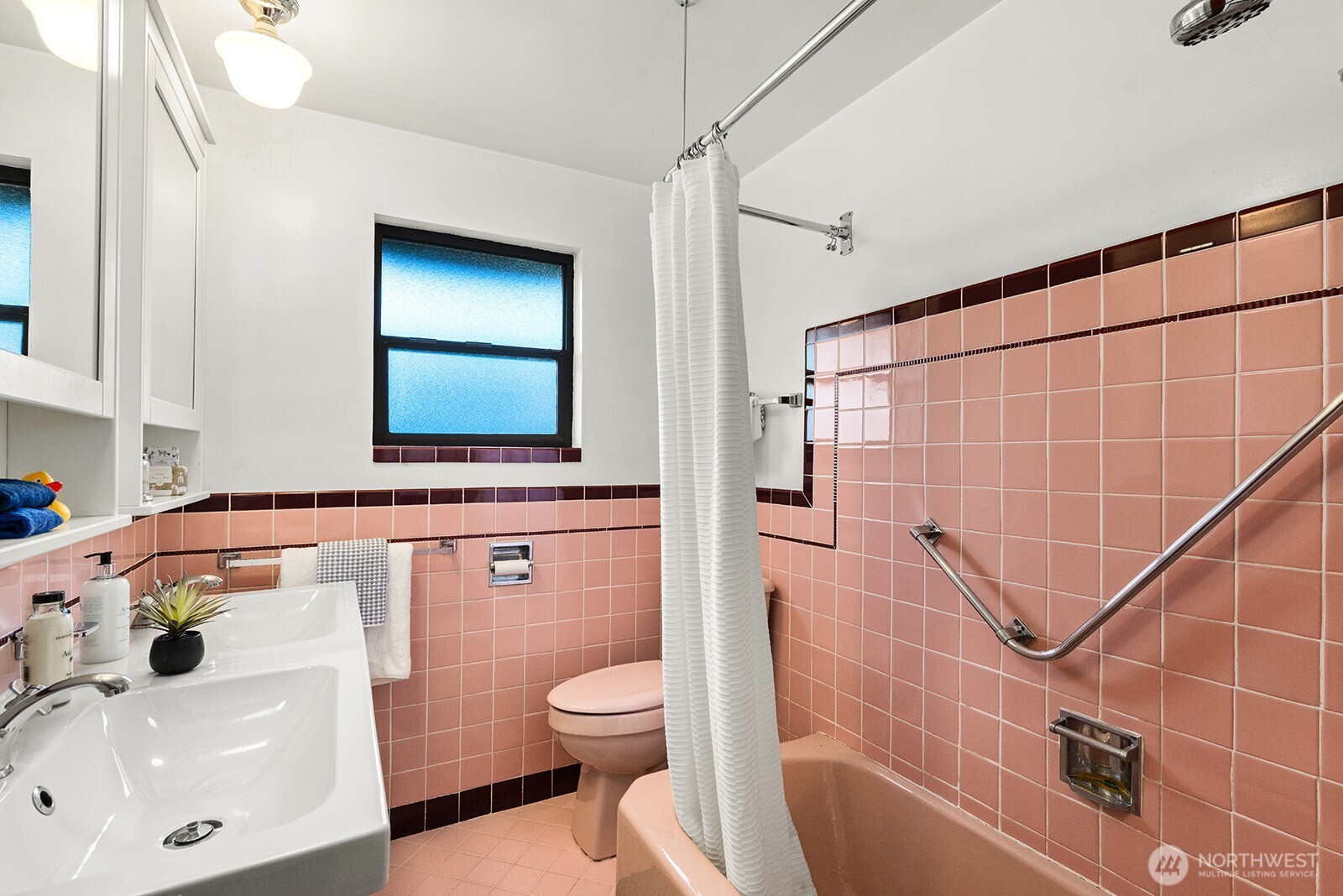 909 N 75th Street , Seattle, WA 98103