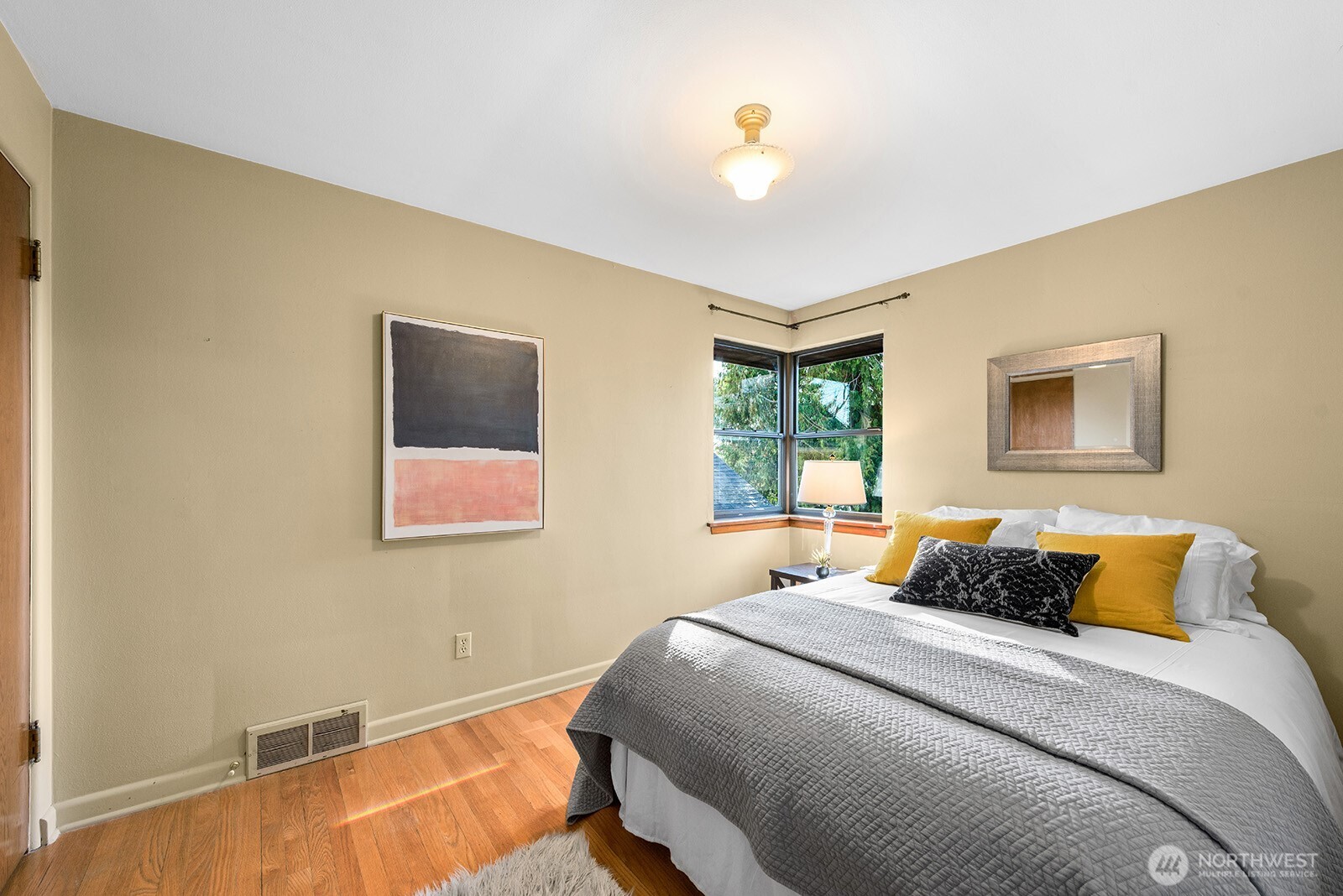 909 N 75th Street , Seattle, WA 98103