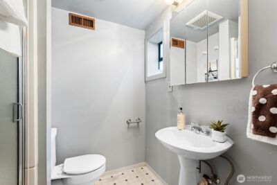 909 N 75th Street , Seattle, WA 98103 - Photo 23