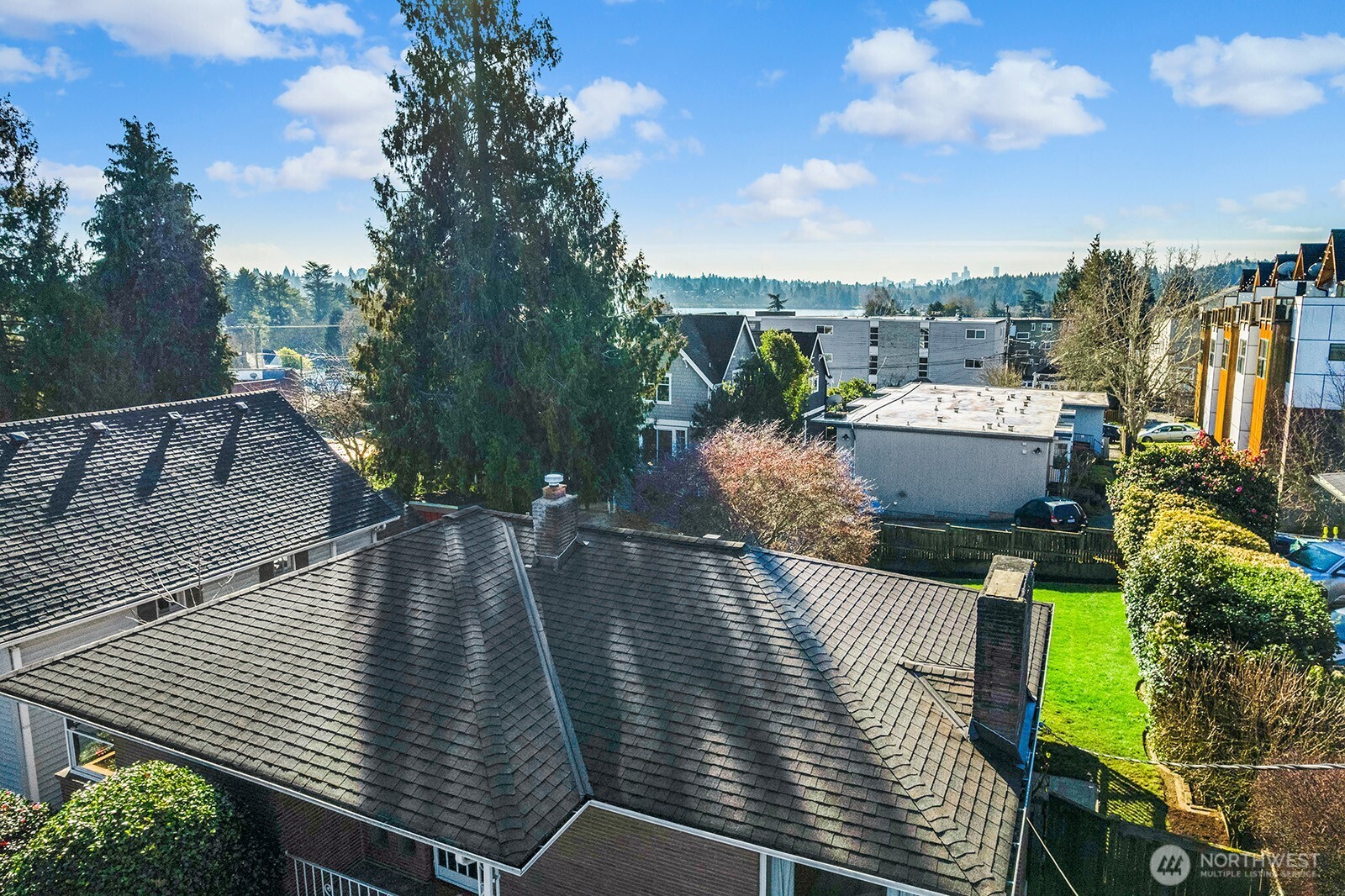 909 N 75th Street , Seattle, WA 98103