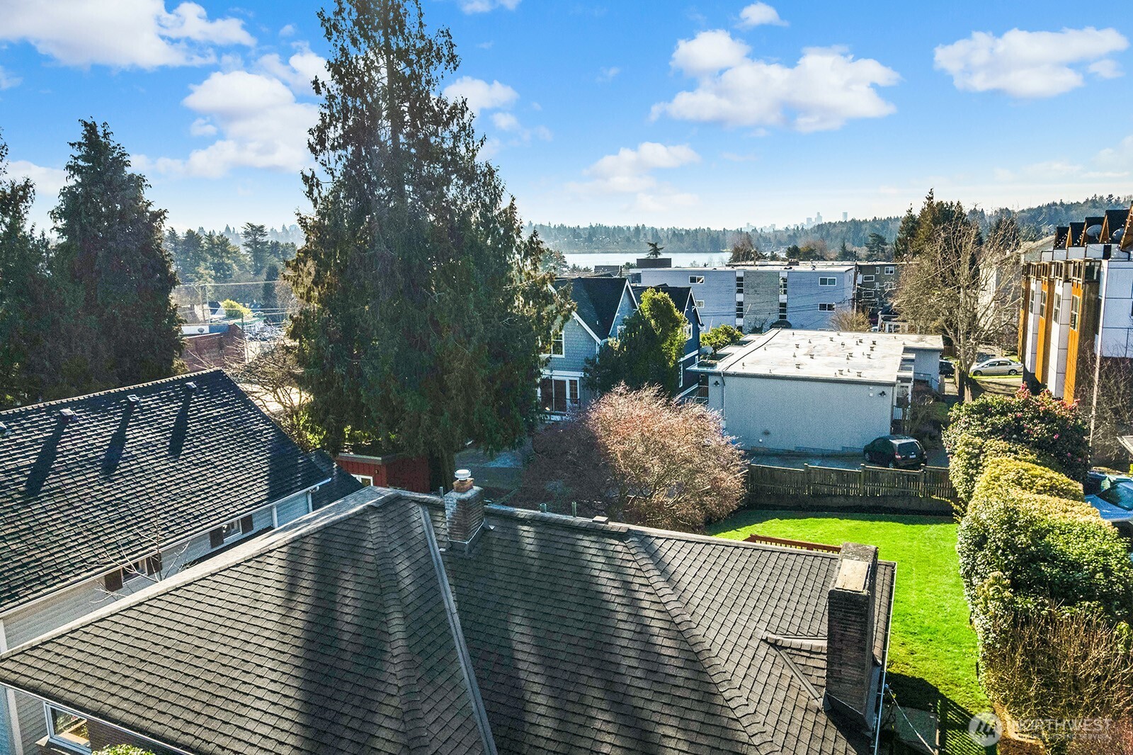 909 N 75th Street , Seattle, WA 98103