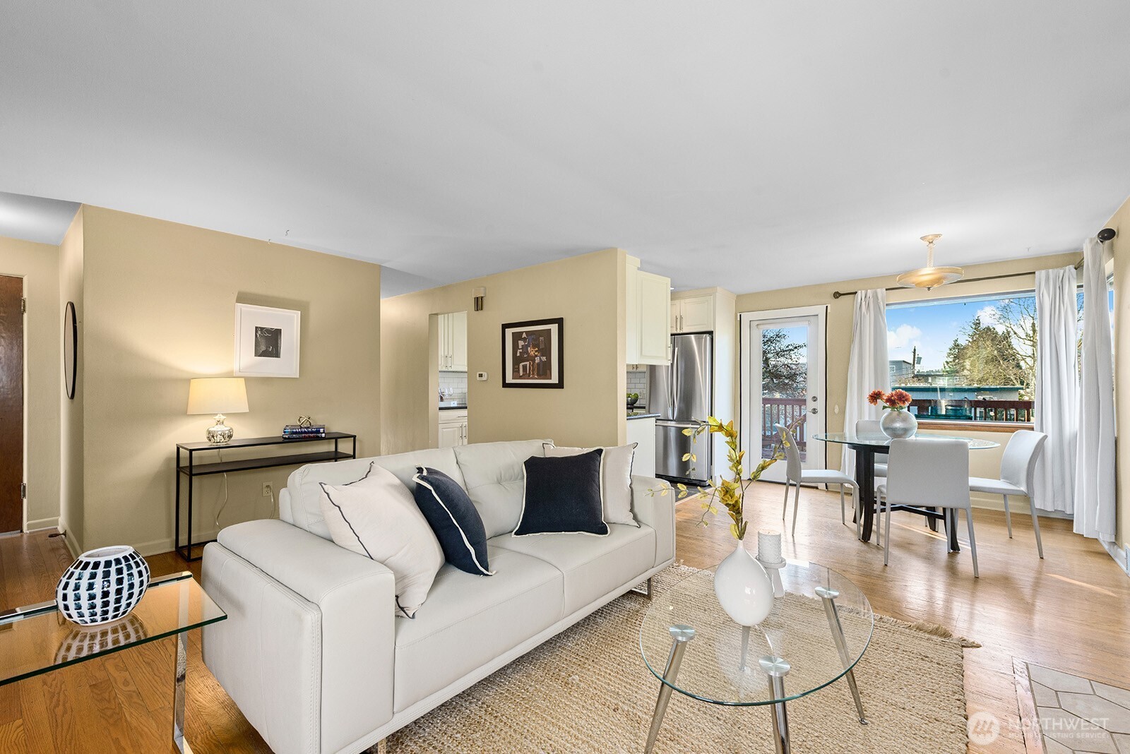 909 N 75th Street , Seattle, WA 98103